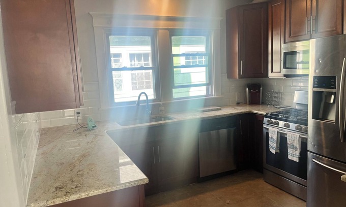 North Buffalo House | Hot spot on hertel.3Br modern space in Buffalo steps away from the shops/clubs