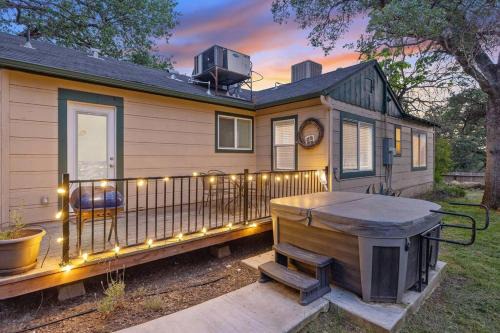 Three Rivers House | Hot Tub, 4mi from Sequoia, Arcade Games, Foosball
