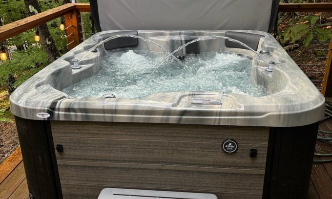 Charter Hills Cabin | *HOT TUB*AC*Renovated*SUPERHOST