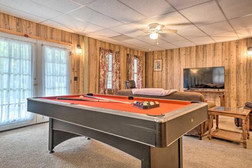 Clayton House | Hot Tub and Fire Pit Pet-Friendly Clayton Escape!