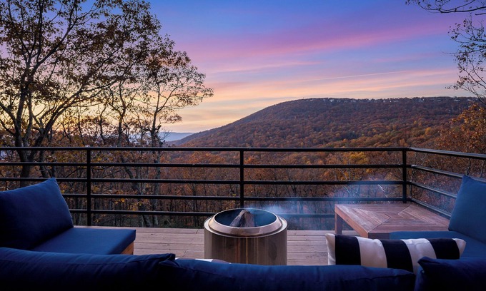 Wintergreen House | Hot Tub/Bunk Room/2 Living Rooms/King Beds/3,200 sqft