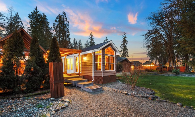 Union Cabin | Hot Tub Cabin #8 with Fire Pit