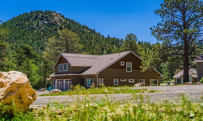 Estes Park Villa | Hot tub! Dogs OK! King Bed & Fireplace, Near Park