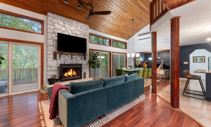 East Stroudsburg House | Hot Tub, Fire Pit, Games! Poconos Private Retreat