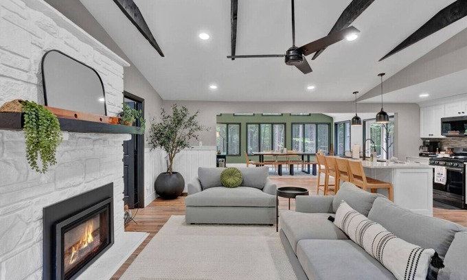 Locust Lake Village Apartment | Hot Tub, Fire Pit, Gazebo & Arcade | Sleeps 8