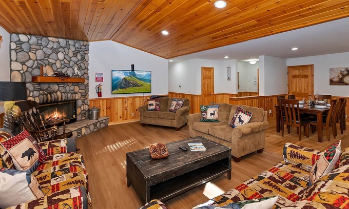Fox Farm House | HOT TUB, Foosball, Pool Table, PlayStation & Near Slopes