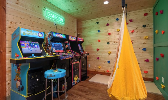 Luck Cabin | Hot Tub | Game Room | Adventure Loft | Wood Burning Fireplace