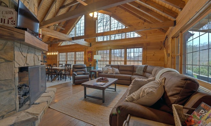 Burnsville Cabin | Hot Tub, Game Room & Valley Views + Biltmore Pass | Peaceful Mountain Lodge