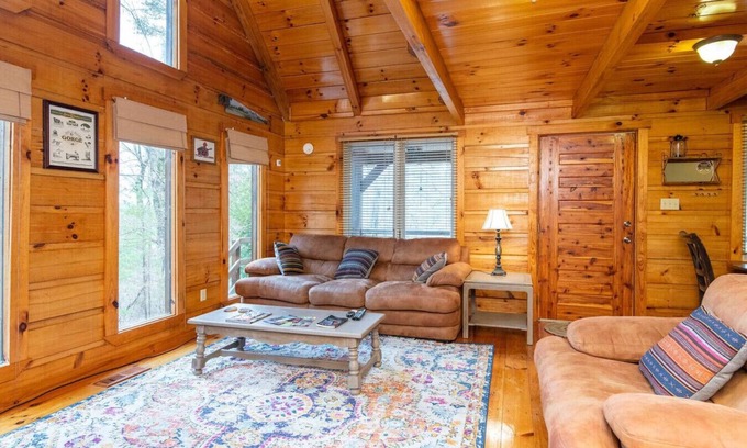 Campton Apartment | Hot Tub - Hillside Loft - Red River Gorge, KY