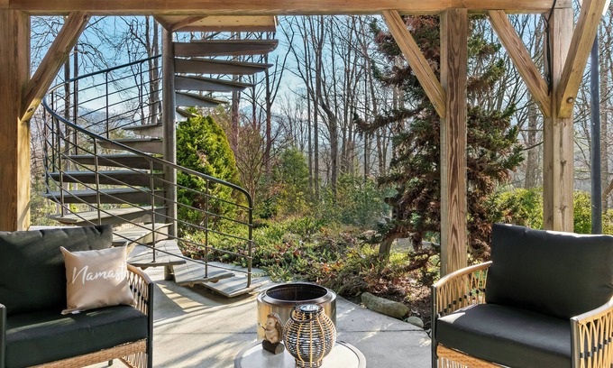 Skyland Cabin | Hot tub/Mins To Asheville & Biltmore/Secluded