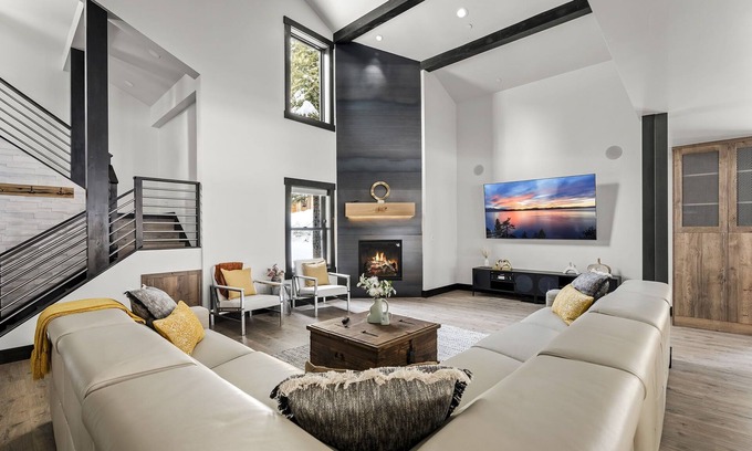 Olympic Valley House | Hot Tub|Pet Friendly|Arcade Games and Foosball Table