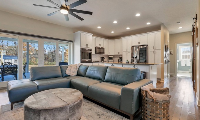 Logan Other | Hot Tub, Pool Table & Fire pit! Modern Farmhouse!