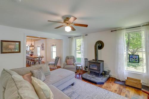 Marshall House | Hot Tub Soaks and Fireside Nights! Marshall Cottage