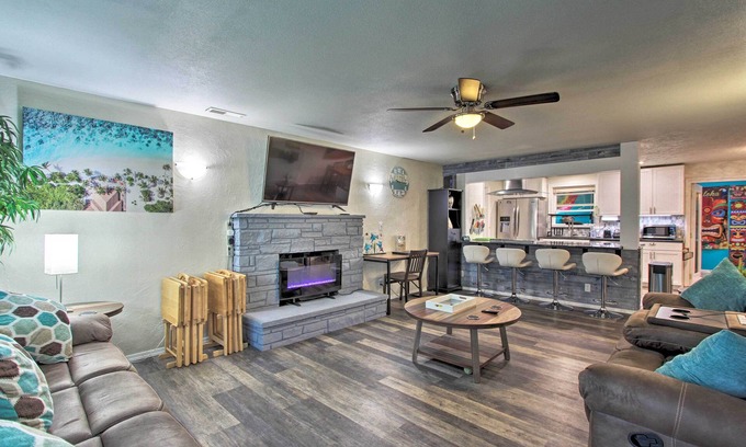 Springfield House | Hot Tub & Theater Room: Tropical Springfield Home