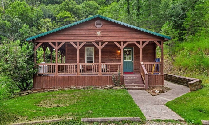 Stanton Apartment | Hot Tub, WiFi, Pet-Friendly - Sundance