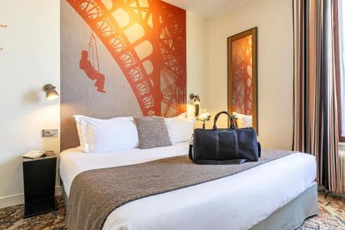 Centre Ville Hotel | Hotel Alpha Paris Eiffel by Patrick Hayat