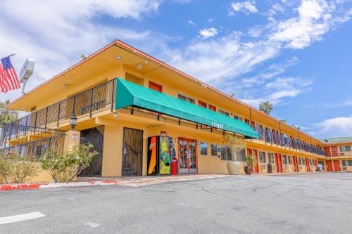 Loma Alta Hotel | Hotel Avenida - Oceanside Camp Pendleton