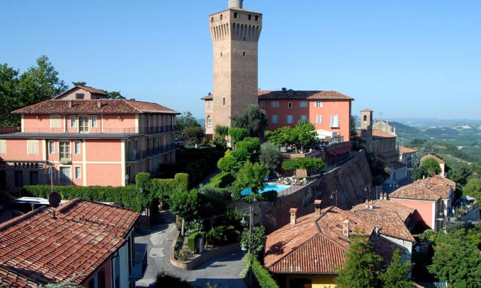 Villa-borgo Hotel | Hotel Castello di Santa Vittoria