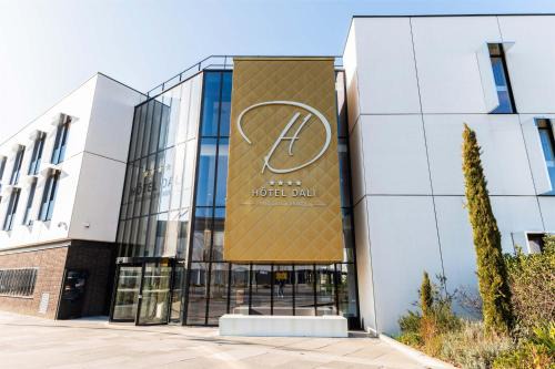 Chanteloup-en-Brie Hotel | Hotel Dali Val d'Europe, Tapestry Collection by Hilton