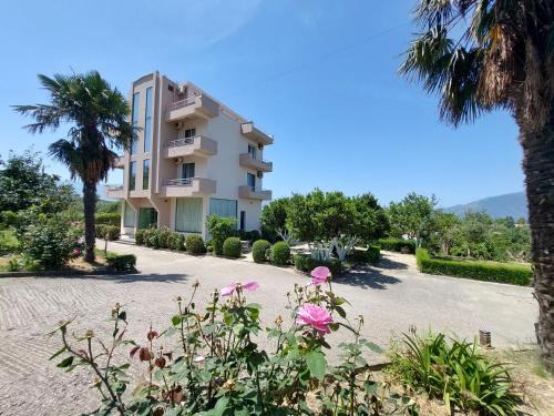 Radhime House | Hotel Dini