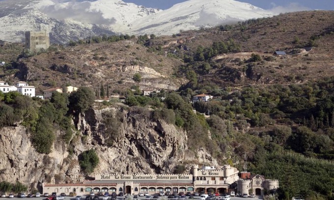 Velez de Benaudalla Hotel | Hotel La Brasa