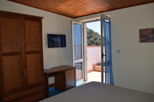 Marina del Cantone Hotel | Hotel La Certosa
