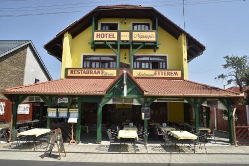 Balatonmariafurdo Hotel | Hotel Napsugár