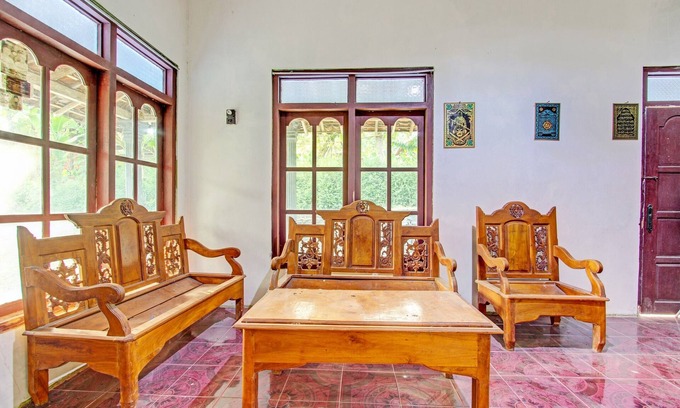 Pati Hotel | Hotel O Agus Kostel SyariahNearWisata Agro Jollong