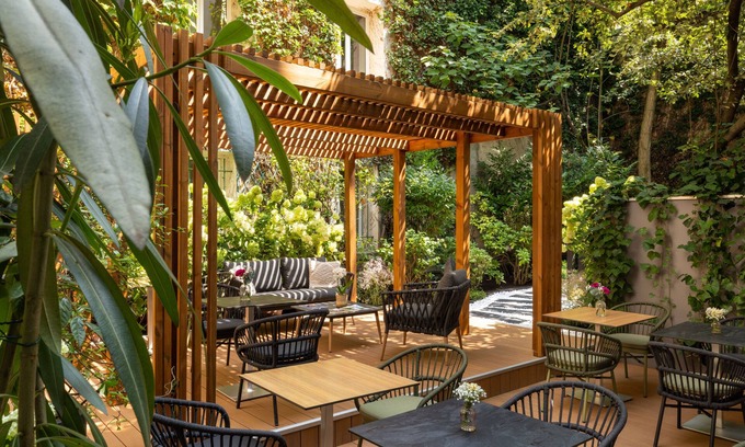 Saint-Vincent-de-Paul Hotel | Hotel Paris Louis Blanc