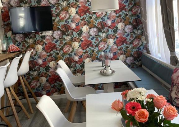 Stuttgart House | Hotel-Pension Adler Untertürkheim