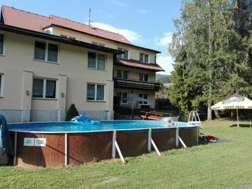 Vernirovice Hotel | Hotel Reoneo