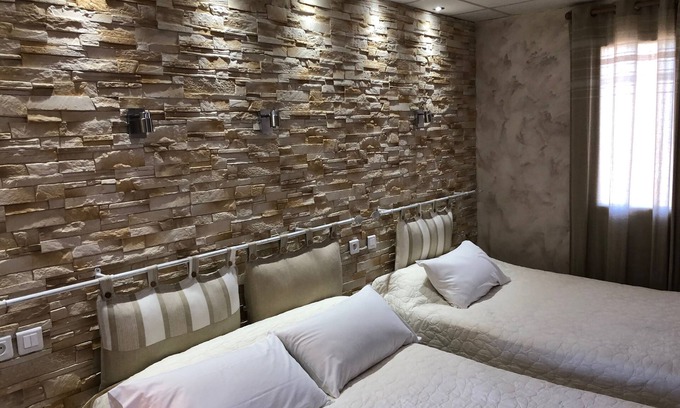 Cros-de-Cagnes Hotel | Hotel Restaurant Le Derby