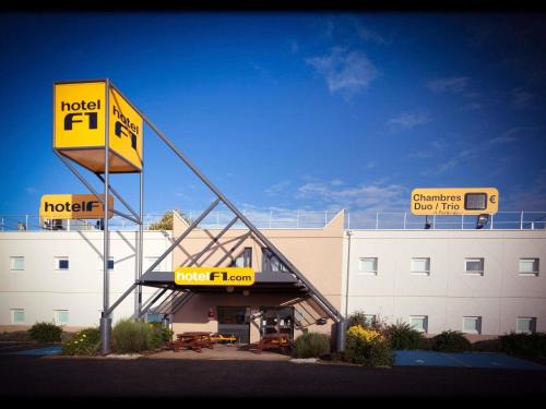 Villeneuve-Loubet Hotel | hotelF1 Villeneuve Loubet