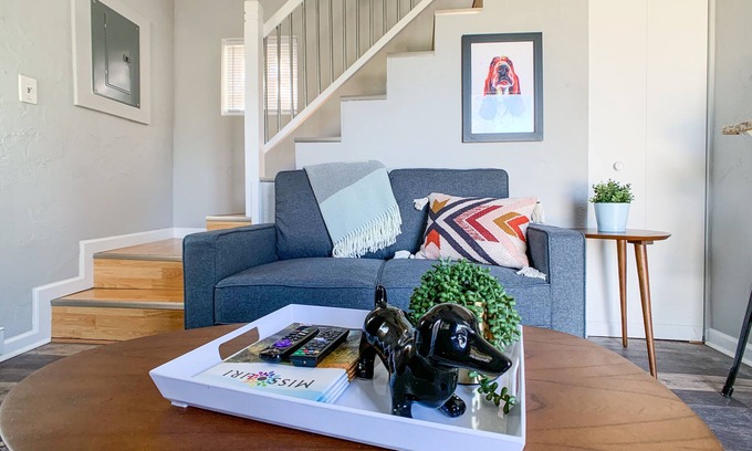 Villa Ridge Cottage | Hound Haus - Dog Friendly, near Purina Farms and WashMO