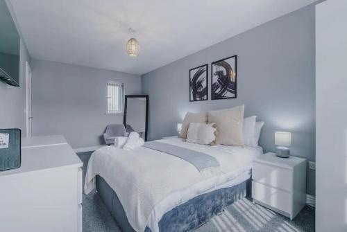 Failsworth House | House 3 Bed Sleeps 6 -Pets Ok -Patio -Free Parking