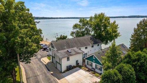Lake Mills House | House and BoatHouse