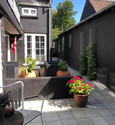 Odense Apartment | House apartment i the back house - Free parking and coziness