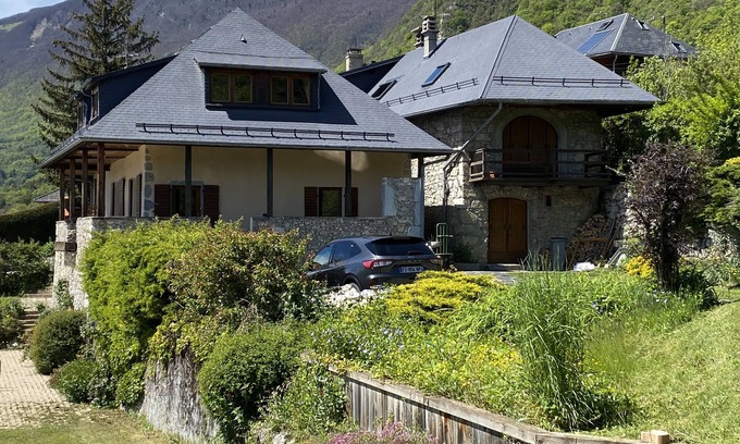 Saint-Pierre-d'Albigny House | House at the foot of the mountains!