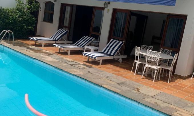 Jardim Virginia House | House with a nice pool near the beach!