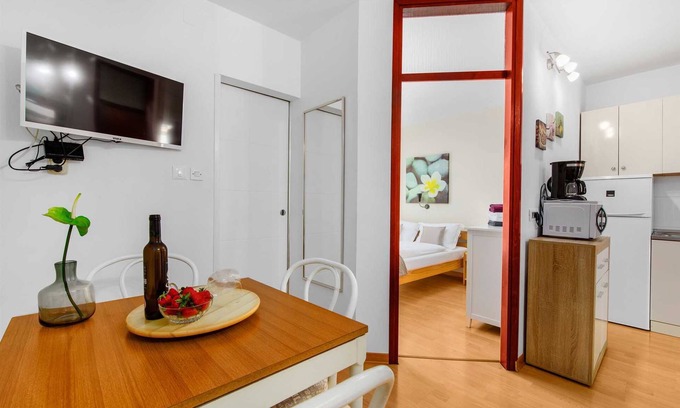 Kukci Apartment | House bungalow Garden with pool in Porec