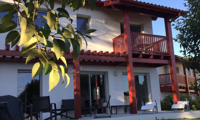 Ciboure House | House CIBOURE 4 people with private parking 10 minutes walk from the beach