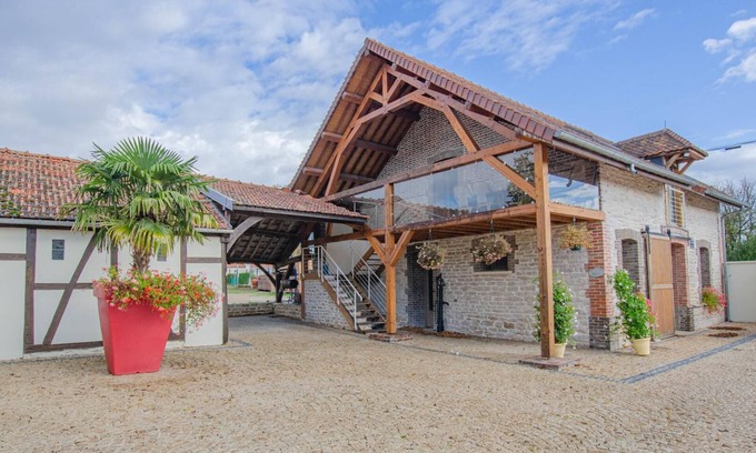 Fontaine-les-Gres House | House