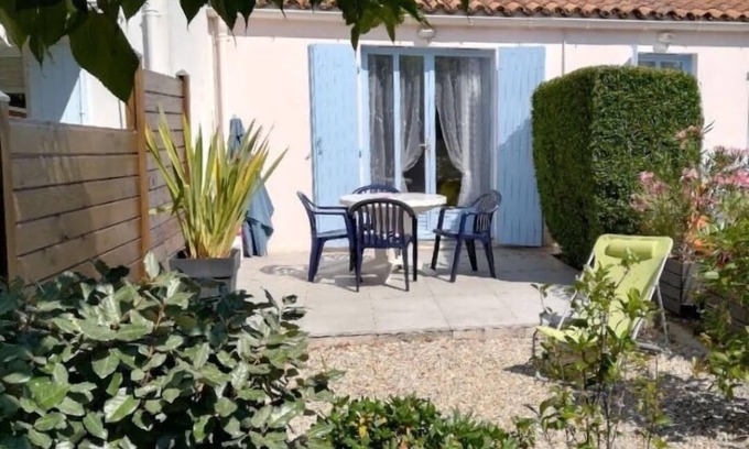Saint-Georges-de-Didonne House | House on one level, beach 300m away, enclosed terrace, private parking