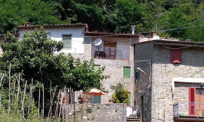 Villa Bascilica Apartment | House in a Tuscan village with garden House in a Tuscan village with garden