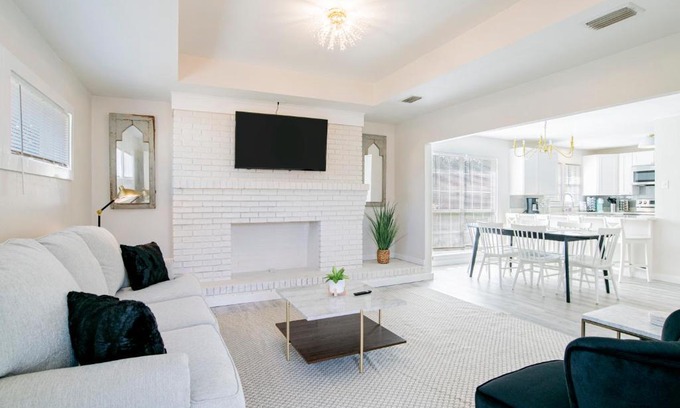 Mobile House | House in Mobile Newly Renovated! Quiet & Centrally Located!