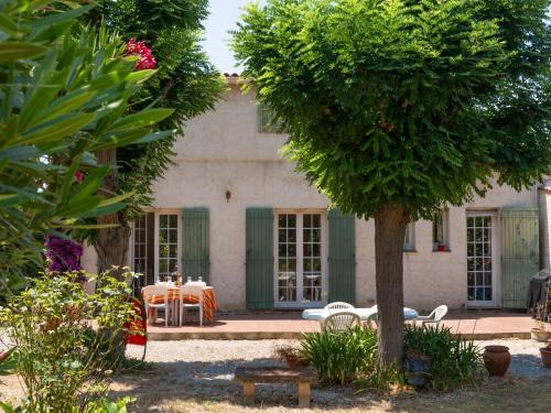 Les Sablettes Villa | House in Sablettes with Garden & Parking