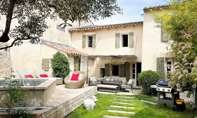 Eyragues House | House in the center of the village in Eyragues 5mn from St Remy de Provence