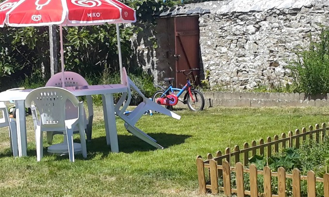 Primelin House | house in the countryside, near beaches and hiking trails including the GR34