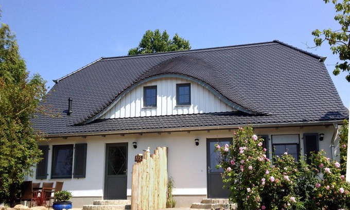 Kaltenhof House | House LUV - 500 meters from the beach, you can hear the Baltic Sea waves here.