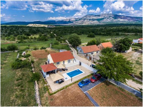 Razvode House | House Mellifera